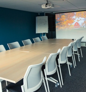 Salle de réunion moderne et cosy de notre cabinet de conseil